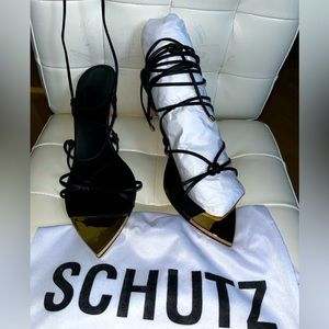 Schutz  Beautiful Black gold tip Sexy strapped ankle sandal